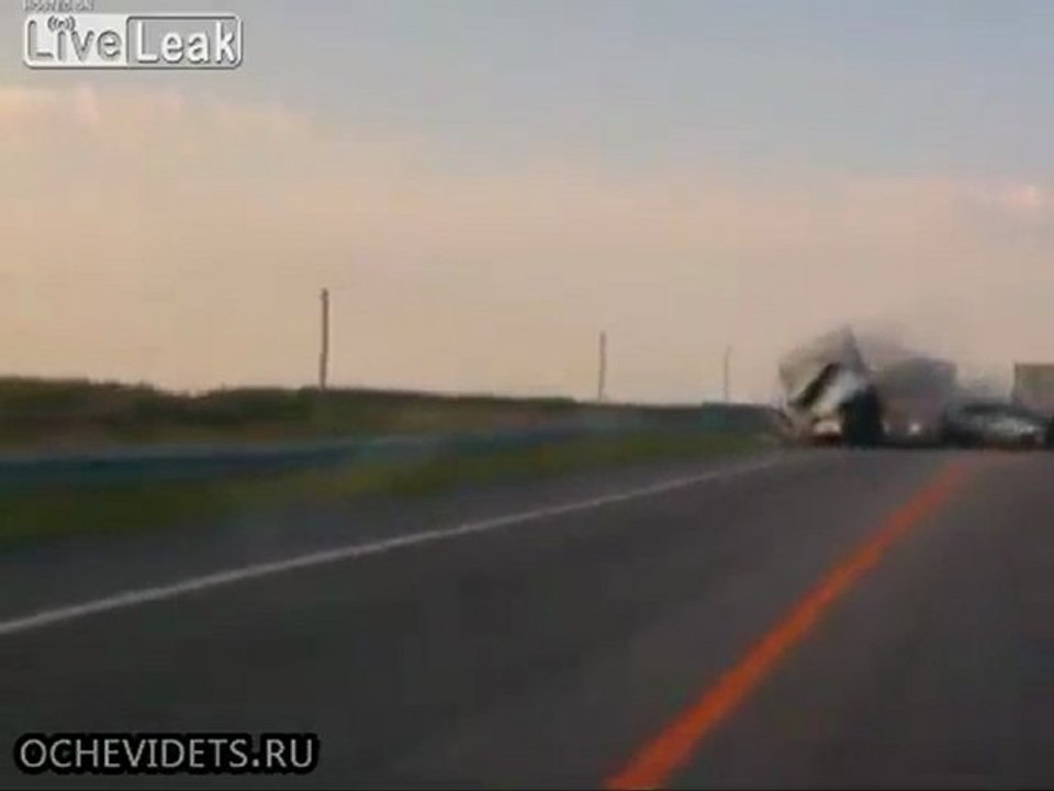 dashcam tödlichen Frontalzusammenstoß in einen LKW