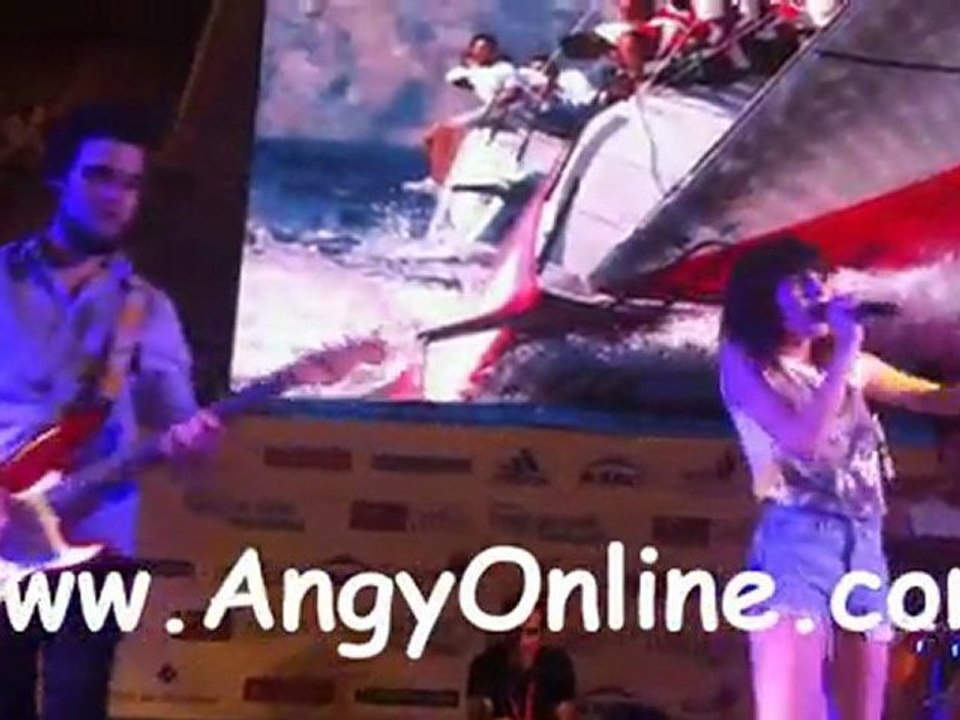 Angy Cantando un poco de "Fisica o Quimica" y despidiéndose del Concierto