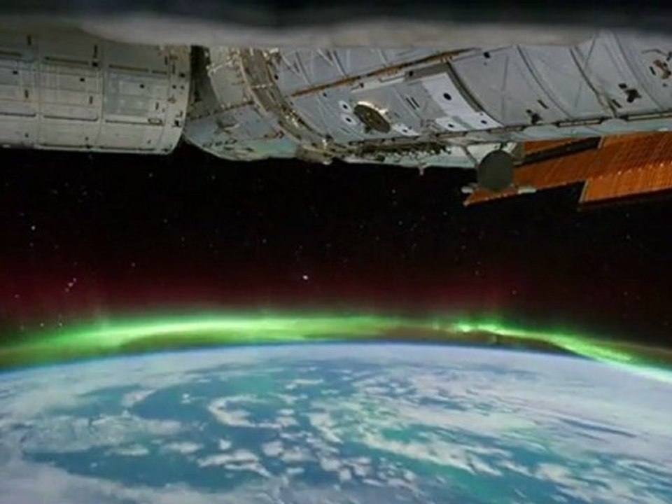 Les aurores australes vues de l'espace