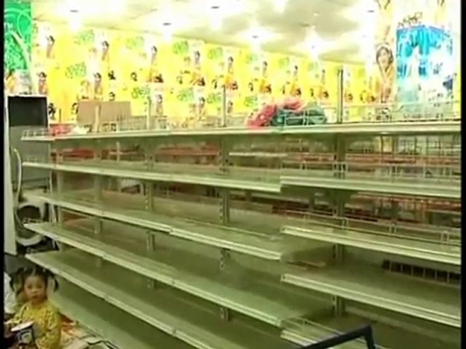 Residents flee China floods