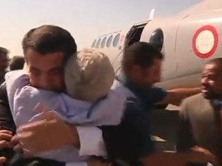 Defecting Gaddafi pilots return home to heros welcome