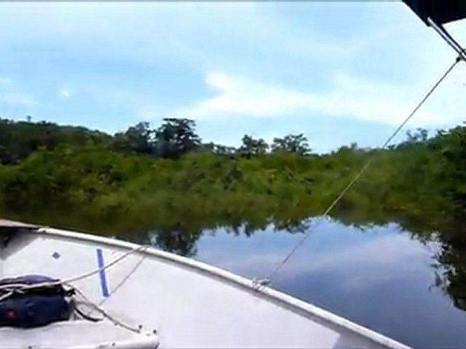 Navigation sur le lac  de Petexbatun, Guatemala