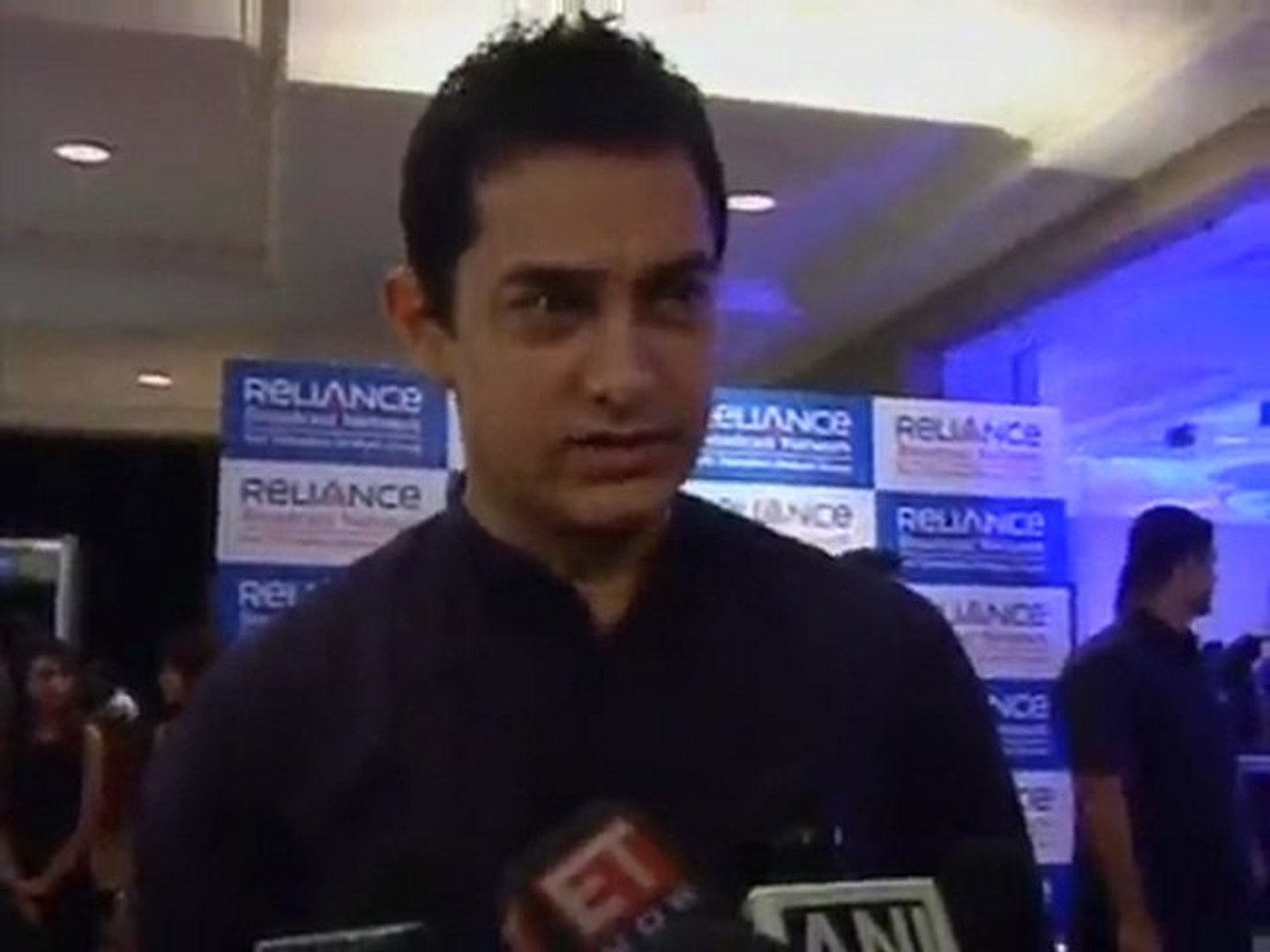 Aamir Khan Cries On His TV Show - Latest Bollywood News