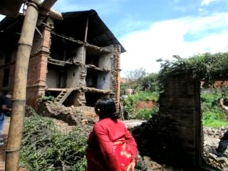 Rescuers push into Himalayan quake 'ground zero'