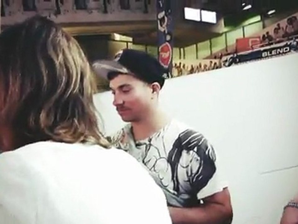 Vrienden, of toch bijna - Trailer