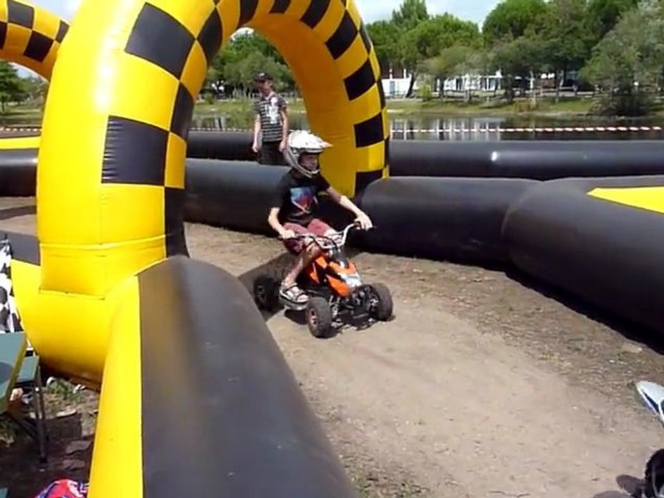 20110723 Clara à l'attaque en Quad Hourtin