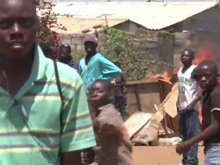 Elections: soupçons de fraude et violences dans un bidonville