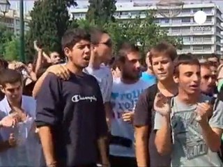 Yunanlı gençler gelecekten umudunu kesti