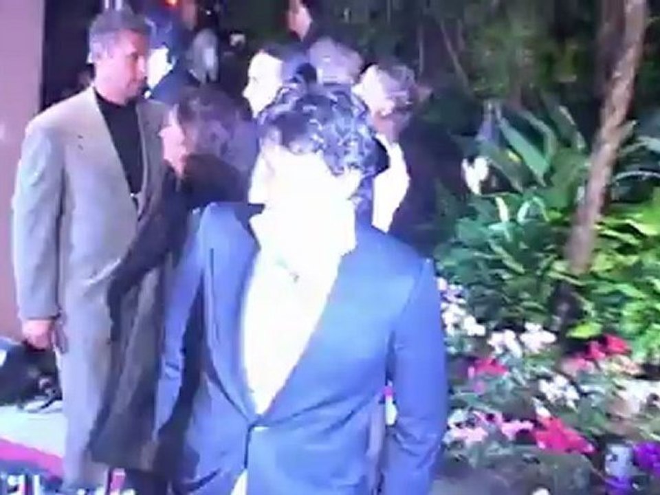 John Mayer hat dicken Hals