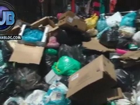 Carne putrefatta e lattine di olio nei cassonetti di Via San Giacomo - Napoli