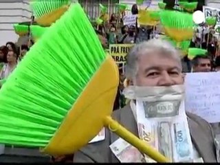 Escobas verdes contra la corrupción en Brasil