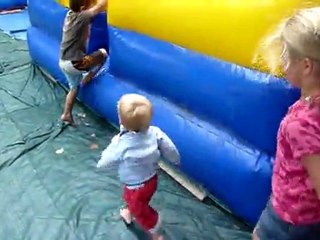 20110723 Romain Toboggan gonflable Hourtin