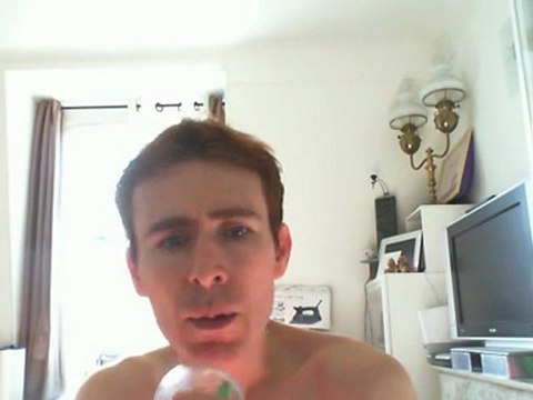 Wiwi égratigne the show goes on