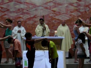 Allo, ici Lourdes... Le pélé des collégiens !