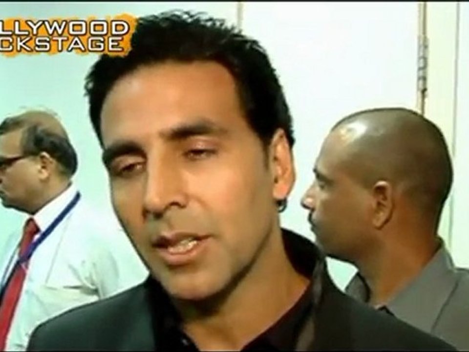 Akshay Kumar gets CHOKED