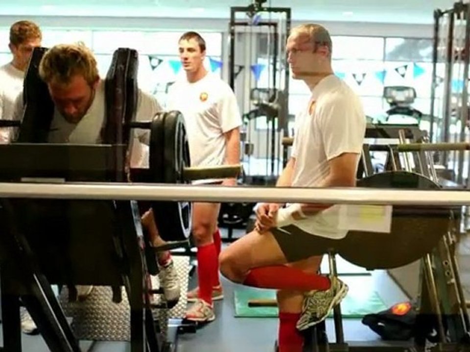 Face à la Une d'un quotidien néo-zélandais qualifiant de "farce" la composition d'équipe retenue pour affronter les All Blacks samedi à Auckland, Imanol Harinordoquy s'est montré plutôt agacé