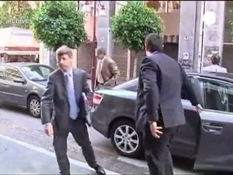 Grecia: la troika ad Atene, protestano dipendenti pubblici