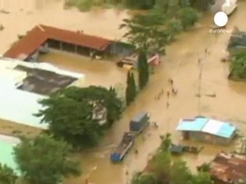 Il tifone Nesat si abbatte su Hong Kong