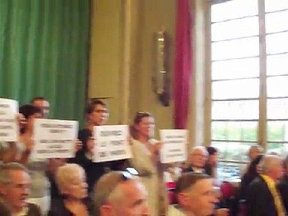 Les commerçants demandent la réouverture du pont de Paris