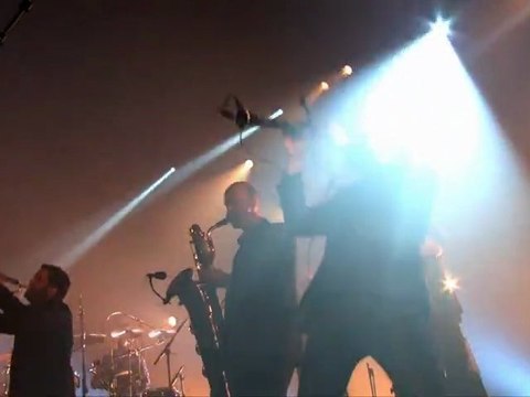 Les voisins (Live) - Debout sur le zinc - Tournée De charybde en scylla 2010