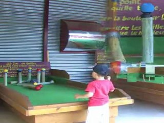 Parc Avenue - Jeux dans le hangar par Mathieu Vignal