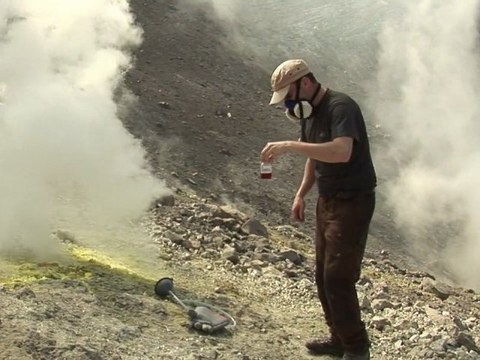 Les Manips de Volcan Terre d'Eveil - Les gaz volcaniques : l'acidité