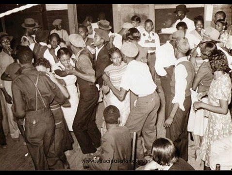 la clinik du dr Schultz. Big legs tight skirt .