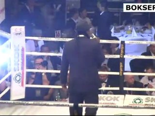 Lennox Lewis wita kibiców na gali Wojak Boxing Stars