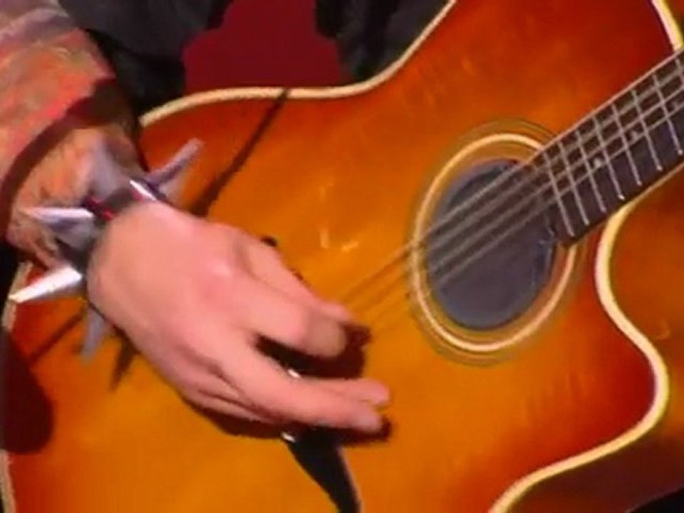 Alex et sa Guitare ne pleure pas : c'est un métalleux !