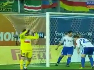 Etoo attacks Dynamo Player after Big Miss!