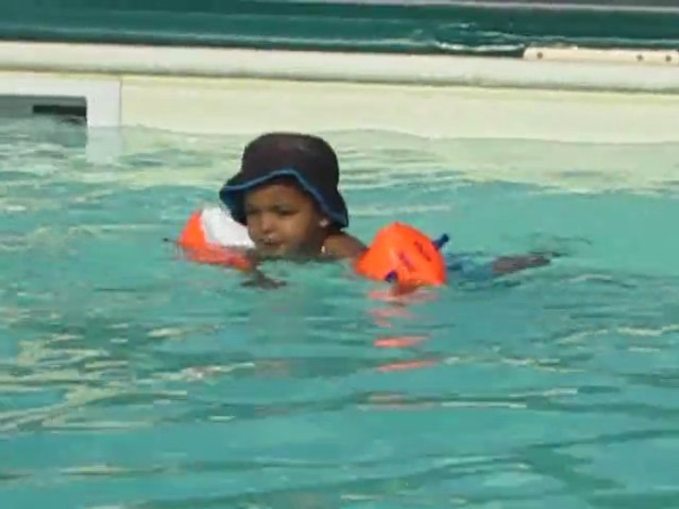 Hugo à la piscine