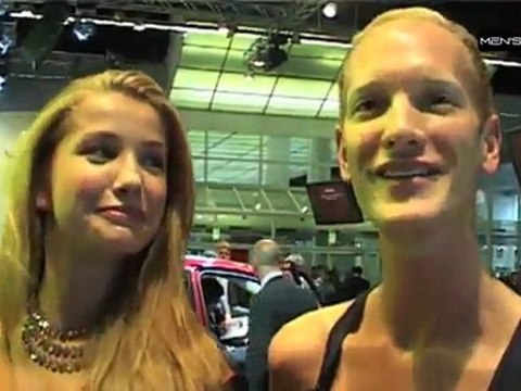 Excès de vitesse [S.3] [E.3] - Les hôtesses du Salon de Francfort