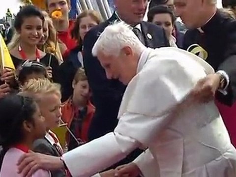 Pope Benedict arrives in Berlin