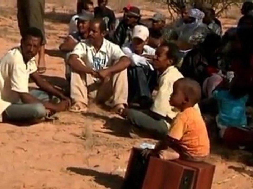 Residents flee Gadaffi hometown.