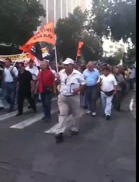 Μεγαλειώδης πορεία στο Σύνταγμα