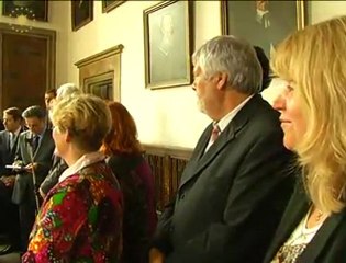 Cumhurbaşkanı Gül, Almanya'da Osnabrück Belediye Binasını gezdi