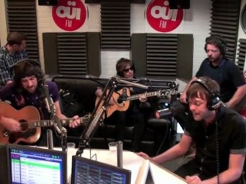 Kasabian - The Beatles Cover - Session Acoustique OÜI FM