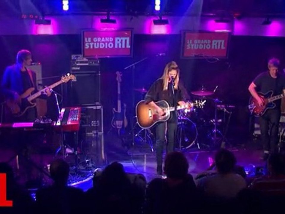 Claire Denamur - Bang bang bang en live sur RTL