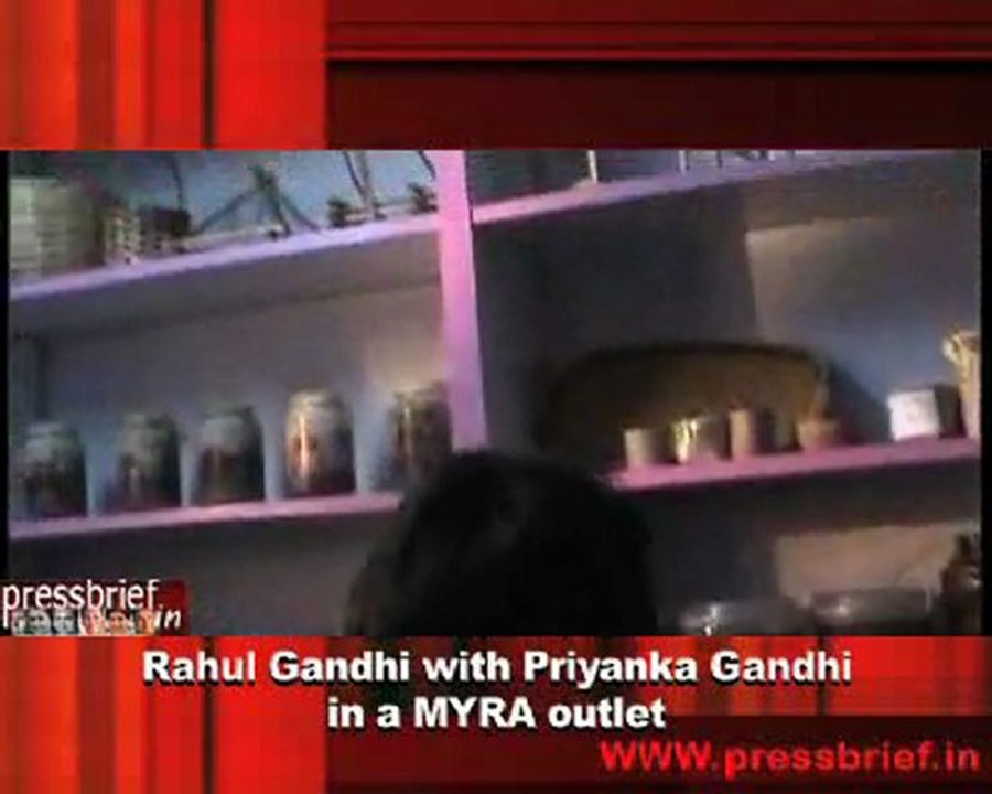 Rahul Gandhi with Priyanka Gandhi in a MYRA outlet