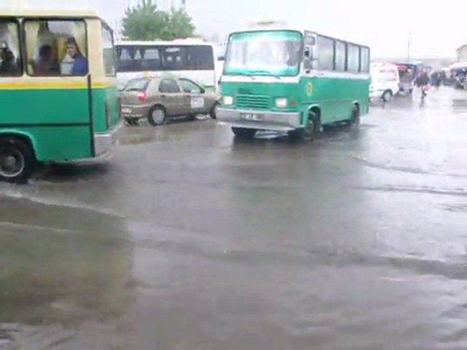 Yağmur Yağdı Uzunköprü Perşembe Pazarını Su Bastı!