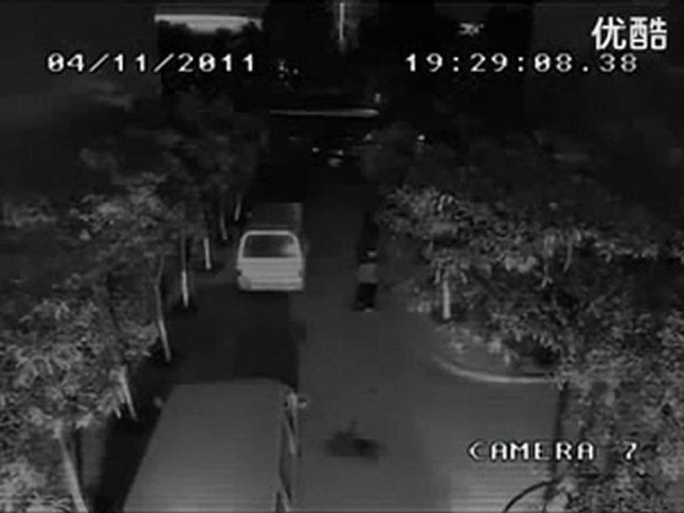 Çinde üzerine iki defa yıldırım düşen adamın görüntüleri