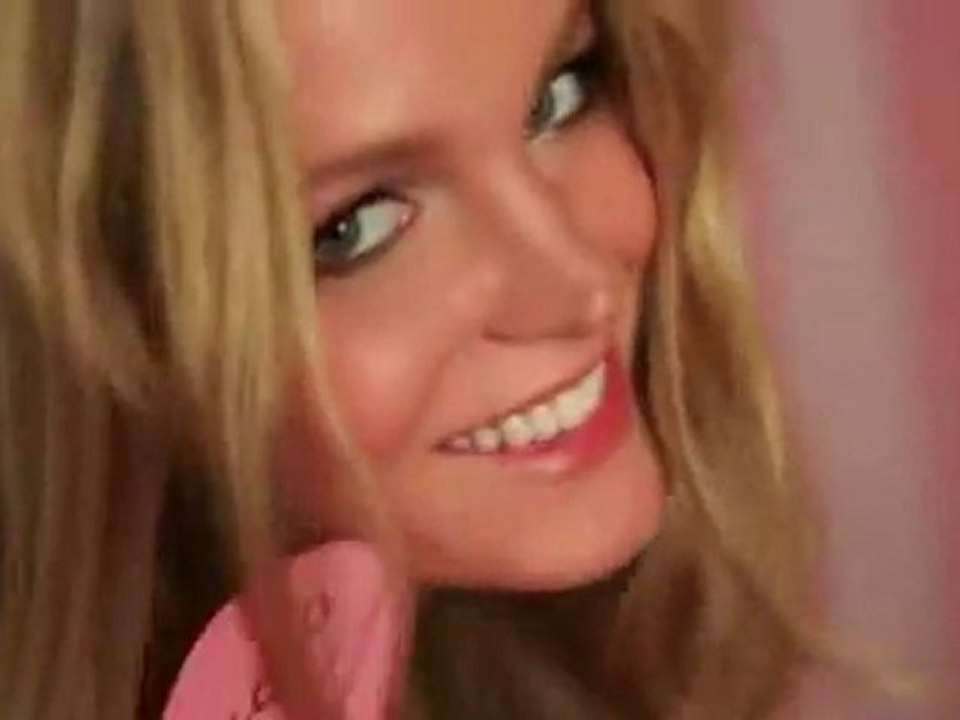 A Valentine How-To from the Victoria's Secret Angels