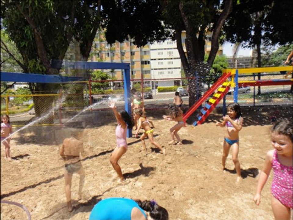 23.09.2011 - Banho de Mangueira no Parque - turmas tias Ana Cristina e Janaína
