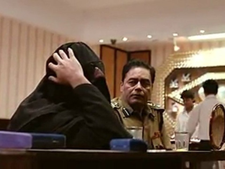 Delhi Belly (2011)  DVDRip - Desicorner.net 5