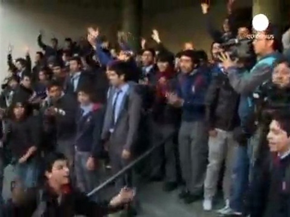 Chile students barricade themselves in school