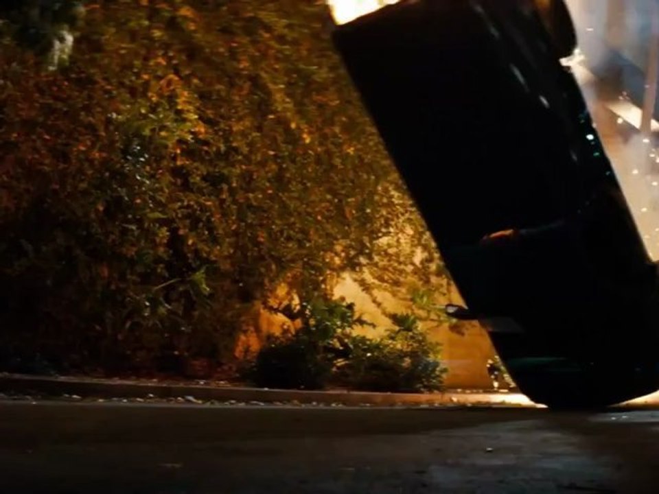 Sony Head Mounted Display Personal 3D Viewer HMZ-T1 - Traile.mp4