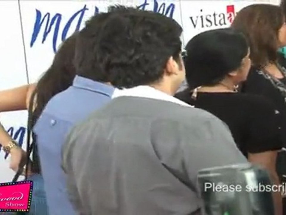 Very Pretty Amrita Rao Looks Awesome At Premier Of Shahid & Sonam's "Mausam"