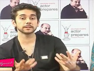 anupam kher With 'Speedy King' Cast & Director At His Acting insti.