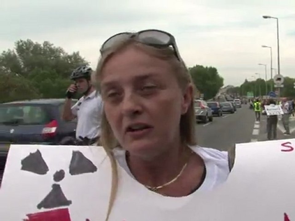 A Avignon une chaîne humaine pour la sortie du nucléaire