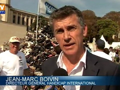 Pyramide de chaussures contre les mines antipersonnel